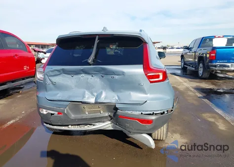 2020 Volvo Xc40 T4 Momentum z USA, uszkodzony, nr VIN YV4AC2HK7L2262164